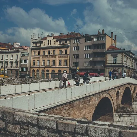 Latin Bridge Apartment *